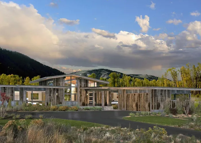The At Snake River Sporting Club *